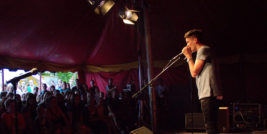 WORD UP! U20 Open Air Poetry Slam